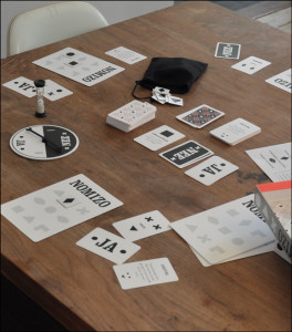 Nomizo-filosofiespelspel-op-tafel